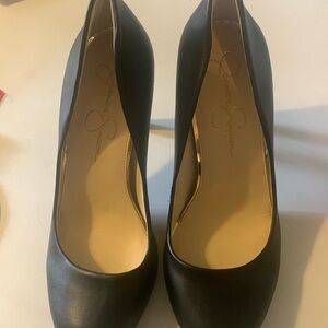 Sleek Black Jessica Simpson pumps 🖤👠
